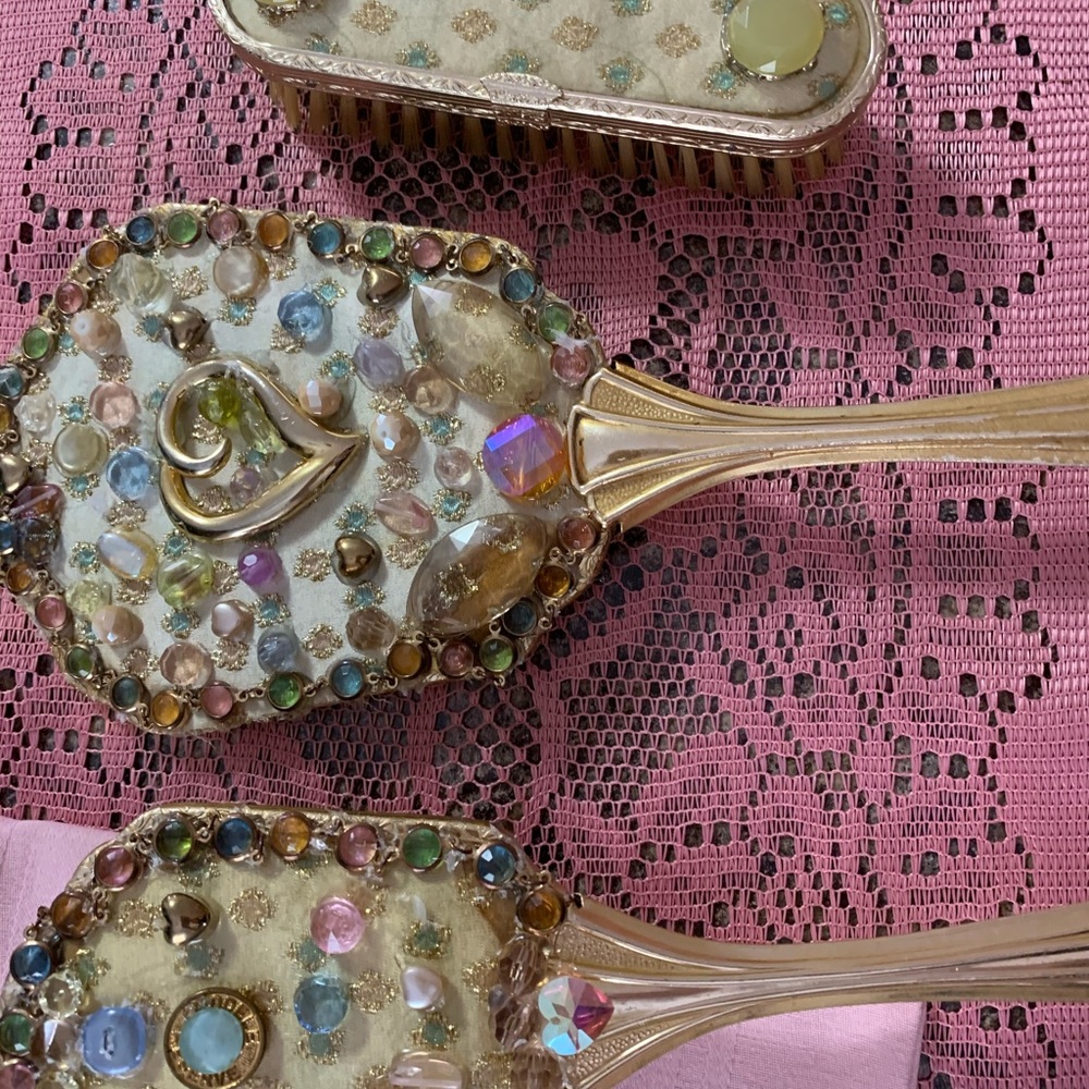 Vintage vanity set
